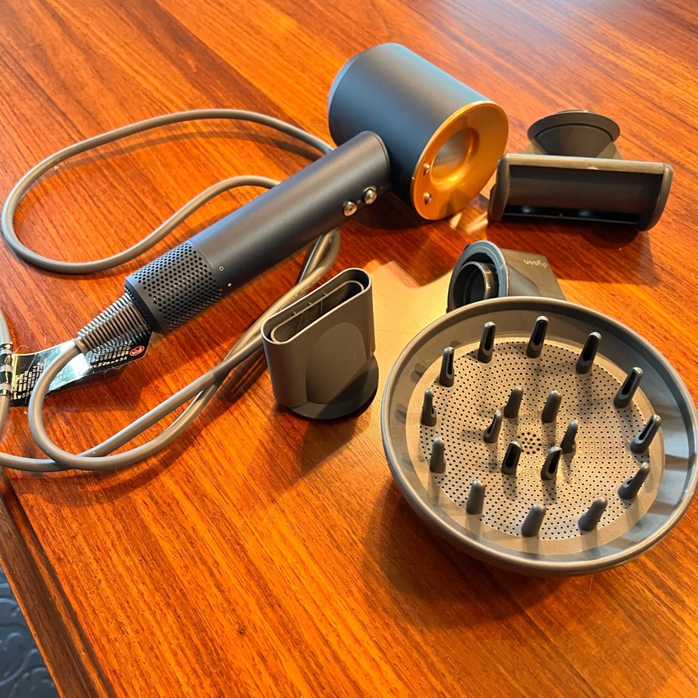 Dyson Supersonic with 23.75K Gold Linited edition. New without box $500new